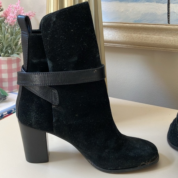 Tory Burch Robynne Suede Heeled Bootie Ladies Size 6 Designer - Picture 6 of 9